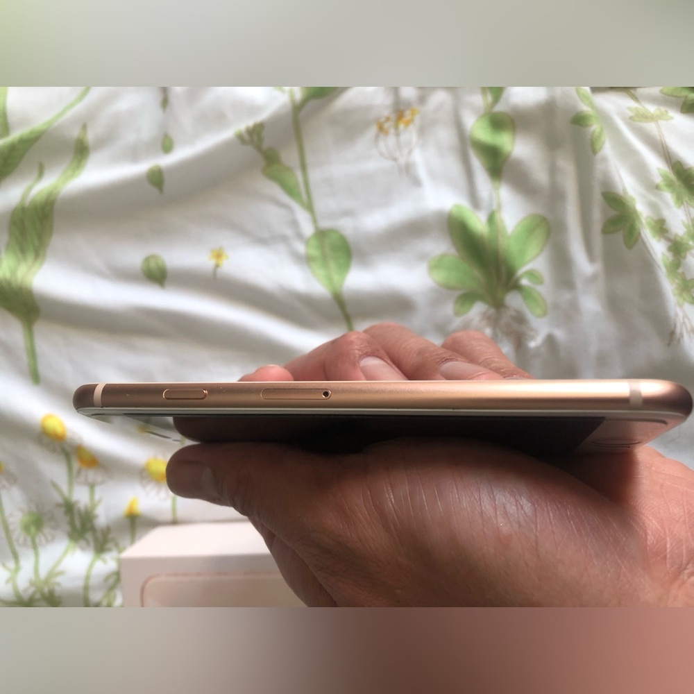 Apple iPhone 8 64gb - Picture 6 of 8